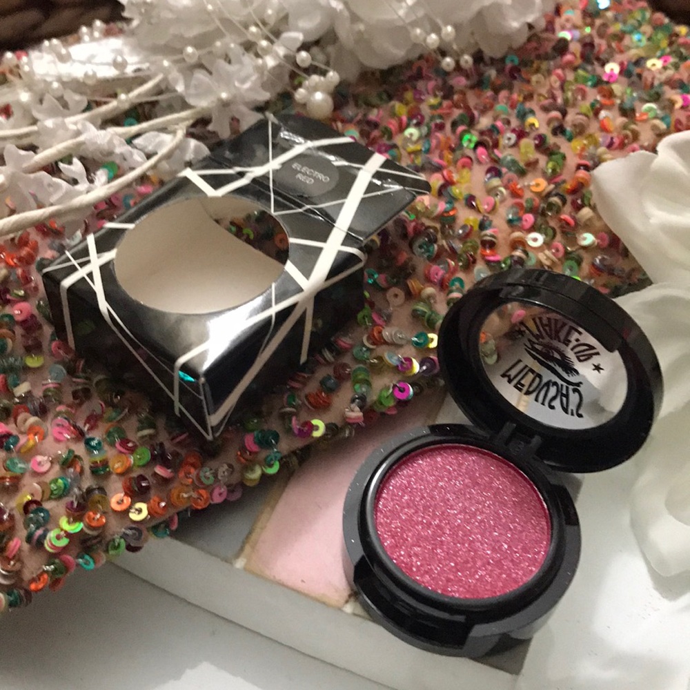 🤍🌟ELECTRO RED Medusa Makeup Shadow NWT - Picture 9 of 9